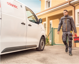 Garantie Atlantic, camion et employee Atlantic.