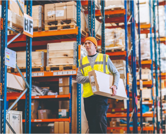 Garantie Atlantic, homme à l'entrepôt.